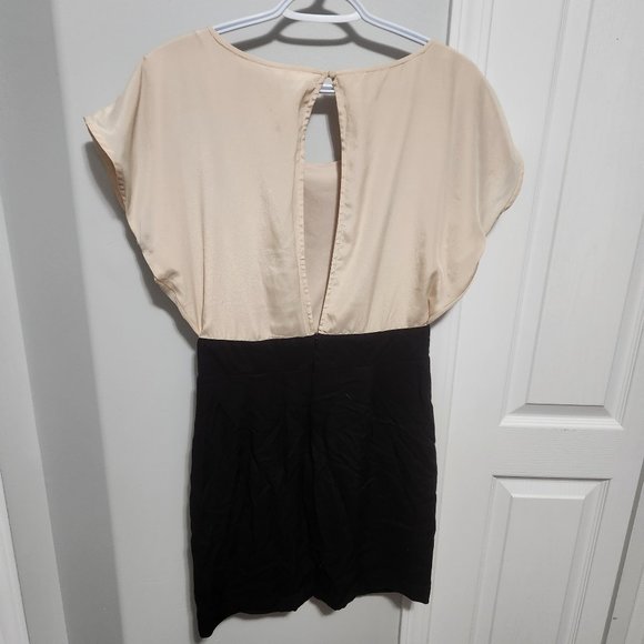 Two tone dress - Picture 2 of 3